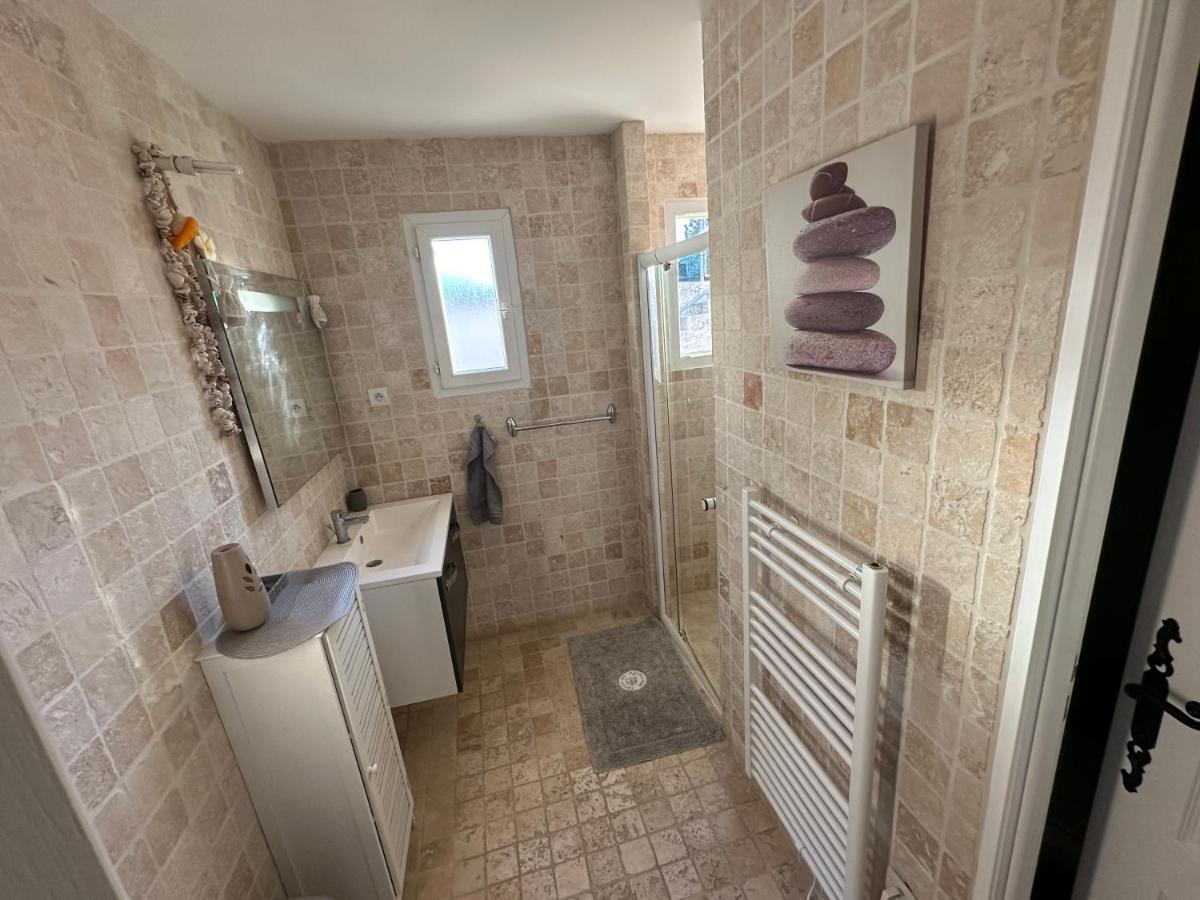 Les Clematites Apartment Donzere Bagian luar foto